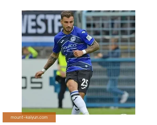 亨德森的技术特点与状态分析：团队协作能力持续提升，攻防转换中发挥稳健。