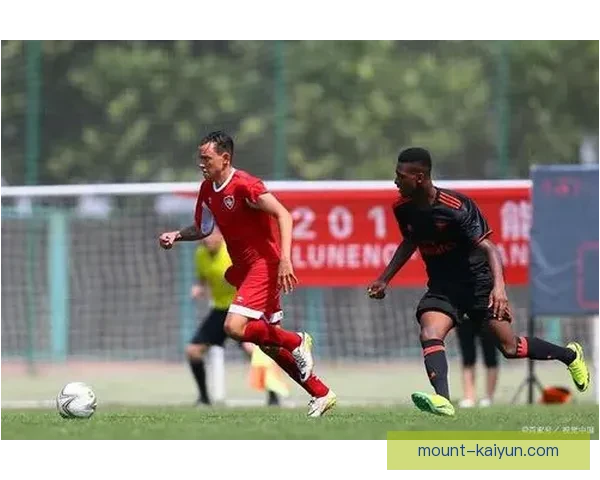 拉菲尼亚达成欧战进球里程碑，状态回暖表现稳健